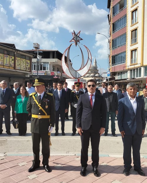 Cumhuriyet Bayramının 99. Yıldönümü Çelenk Sunma Töreni, İlçemiz Atatürk Meydanında ki, Atatürk büstü önünde gerçekleştirildi.