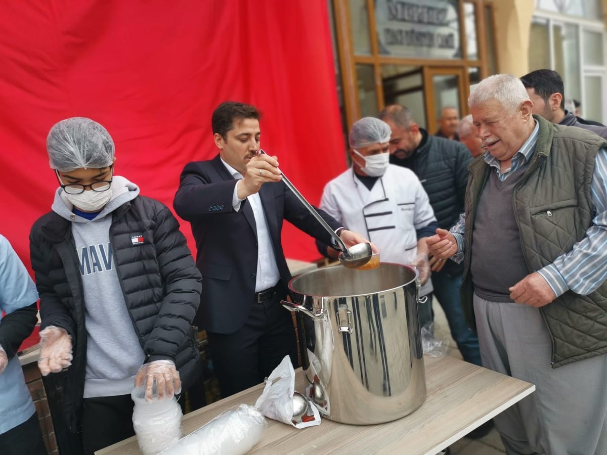 Çanakkale Zaferi, Türk milletinin bağımsızlığından asla vazgeçmeyeceğini dünyaya bir kez daha ilan ettiği büyük ve tarihi bir kahramanlık destanıdır. 