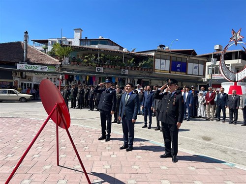 19 Eylül Gaziler Günü Dolayısıyla Atatürk Anıtına çelenk sunma programı düzenlendi. 