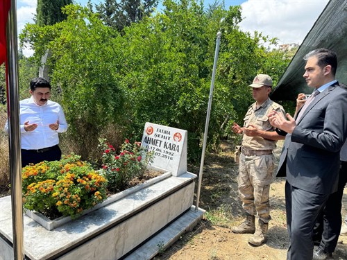 ''15 Temmuz Demokrasi ve Milli Birlik Günü” programı kapsamında Şehit Ahmet KARA’ nın kabri ve ailesi  ziyaret edildi. 